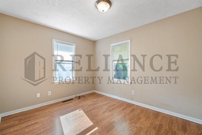 Building Photo - 4732 S Glenn Ave