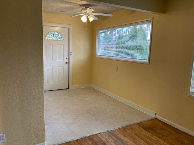 Building Photo - Charming Bungalow in Roselawn – Available ...