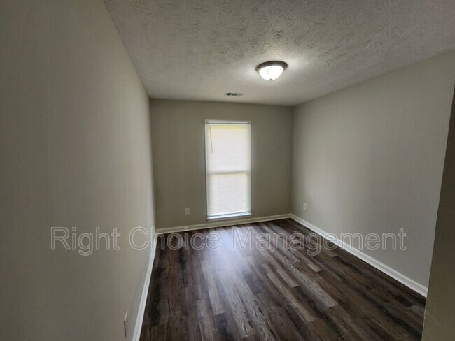 Building Photo - 3034 Lansing Ave