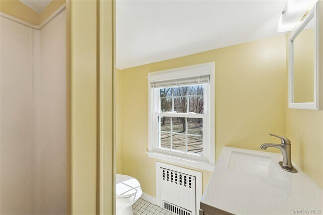 Building Photo - 165 Montauk Hwy