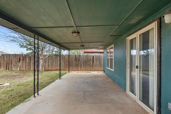 Building Photo - 4722 W Cuthbert Ave