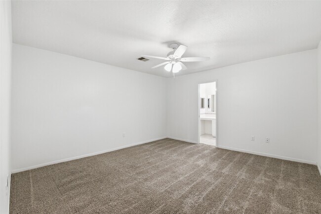 Building Photo - 2115 Oak Shores Dr
