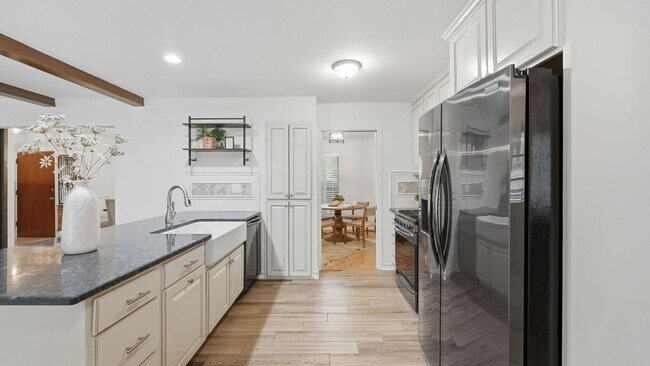 Building Photo - Beautiful Home on Nearly an Acre in Helotes with Pool, Office & No HOA