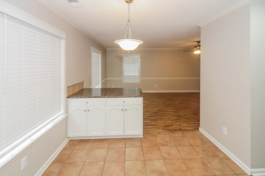 Building Photo - 803 Carianne Cove