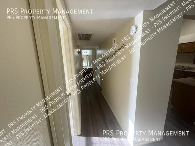 Building Photo - 727 S Hartford St