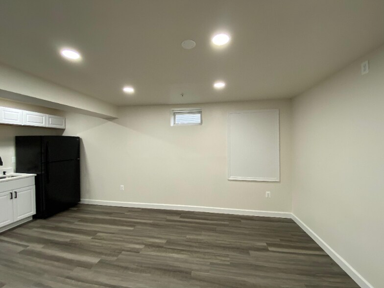 Building Photo - 353 Daleview Dr