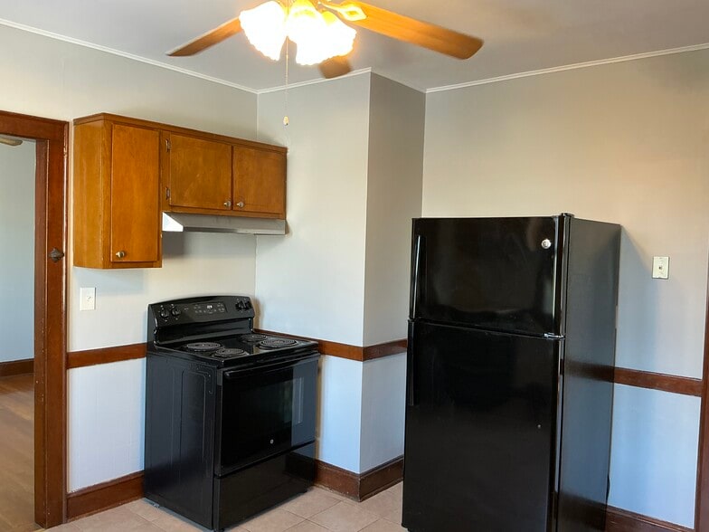 Building Photo - 10 Erin St