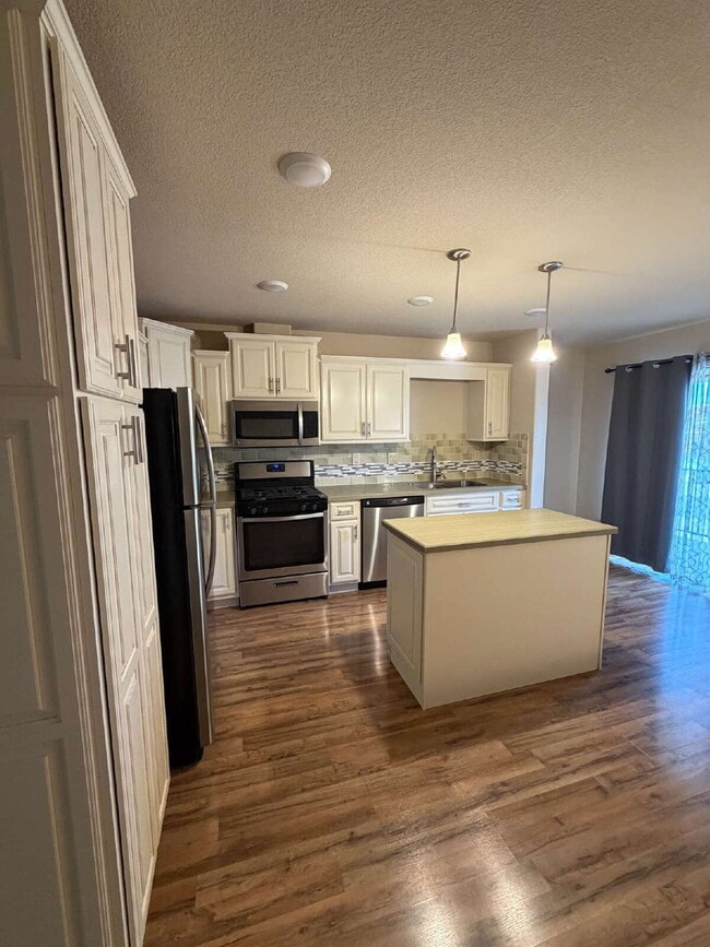 Building Photo - Modern 2 Bed, 2 Bath Duplex in Laurel