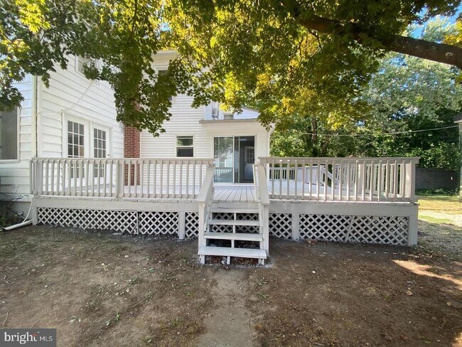 Building Photo - 149 S Main St