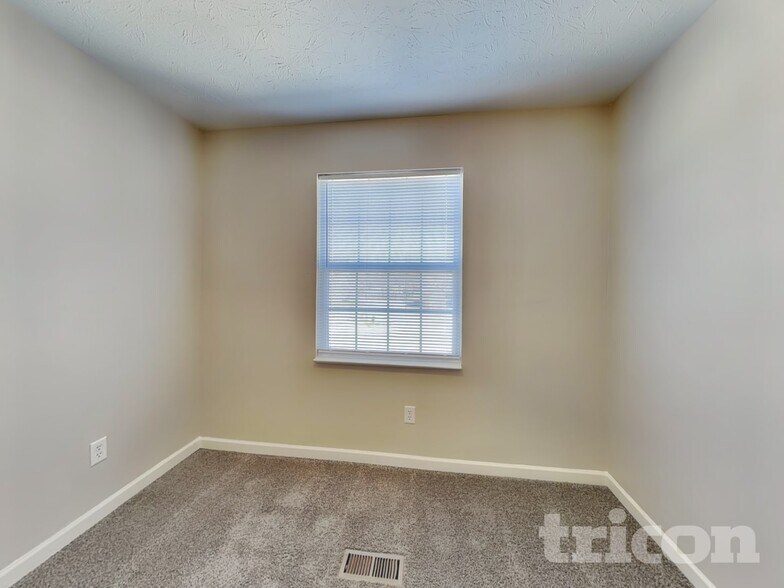 Building Photo - 561 Grassy Bend Dr