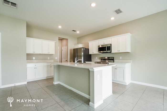 Building Photo - 2709 Island Pond Dr