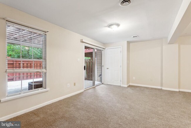 Building Photo - 5492 Prince William Ct