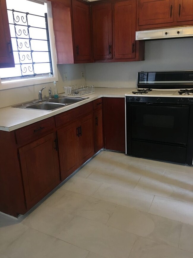 Building Photo - Beautiful Remodeled 3/1 Home