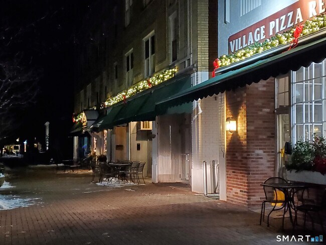 Building Photo - 24 Elm St