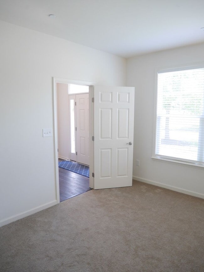 Building Photo - Stunning 3 Bedroom Townhouse Easton, MD