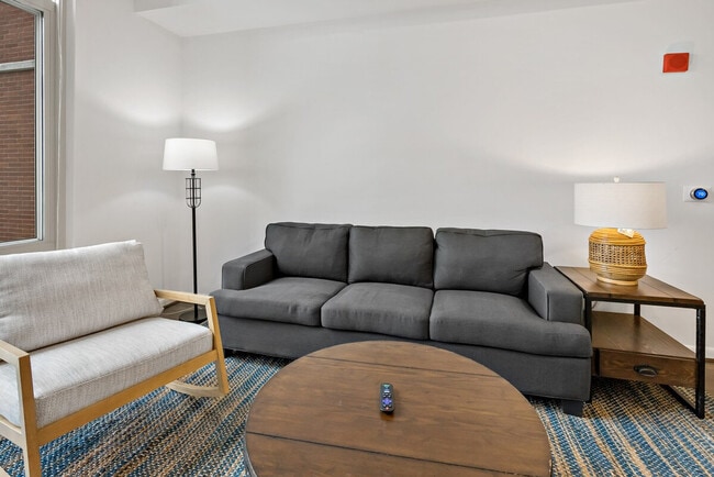 Building Photo - 1720 Saic Dr