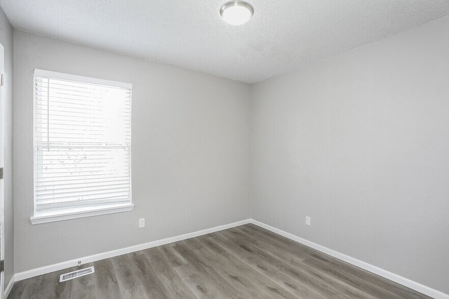Building Photo - 4029 Willow Ct