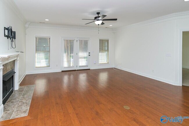 Building Photo - 161 Huntsmen Lane