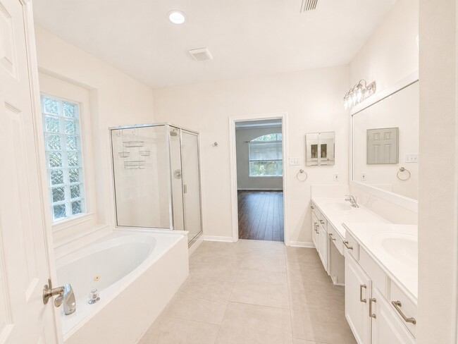 Building Photo - 98 W Knightsbridge Dr
