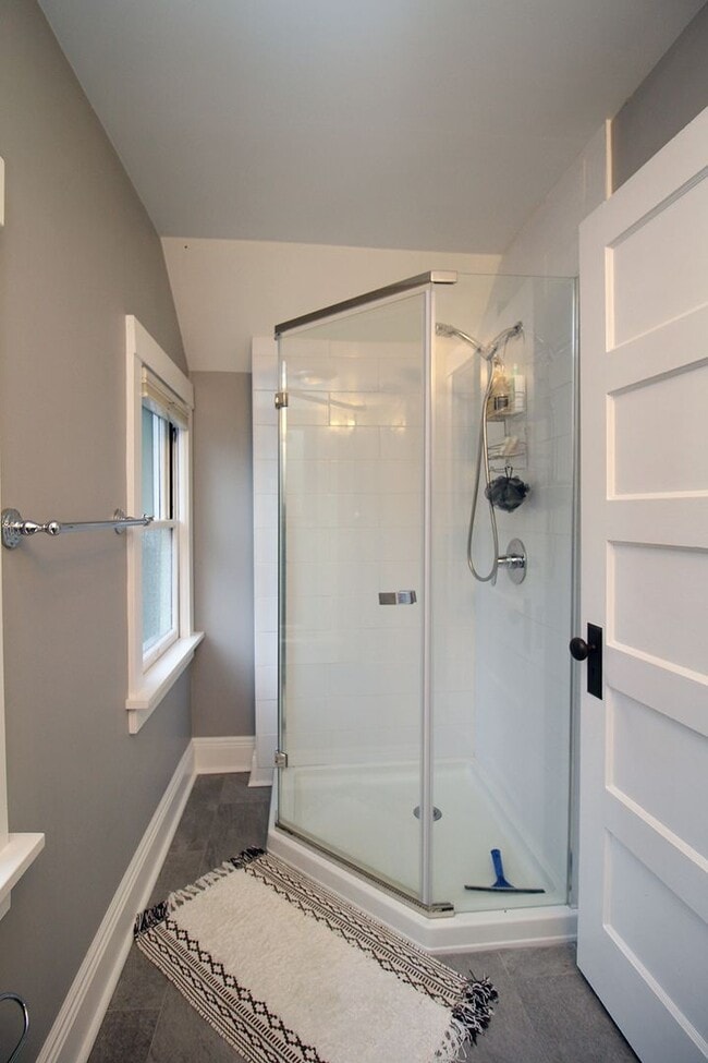 Building Photo - 3309 NW Thurman St