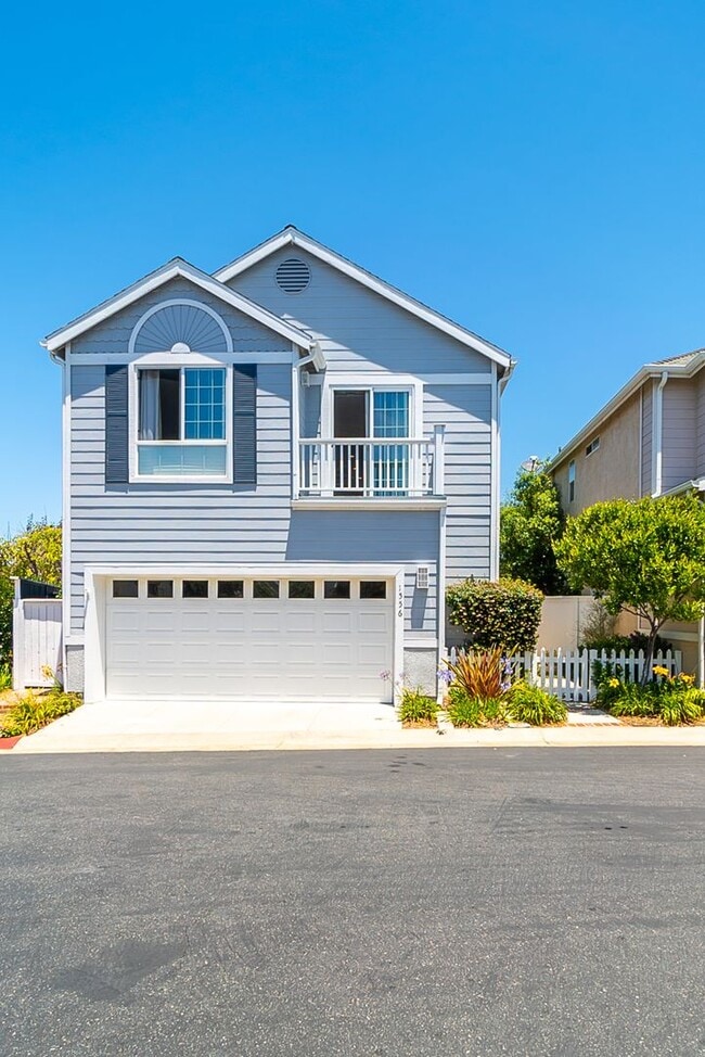 Building Photo - Quiet and Private 3 Bedroom Home in The Cape Community!