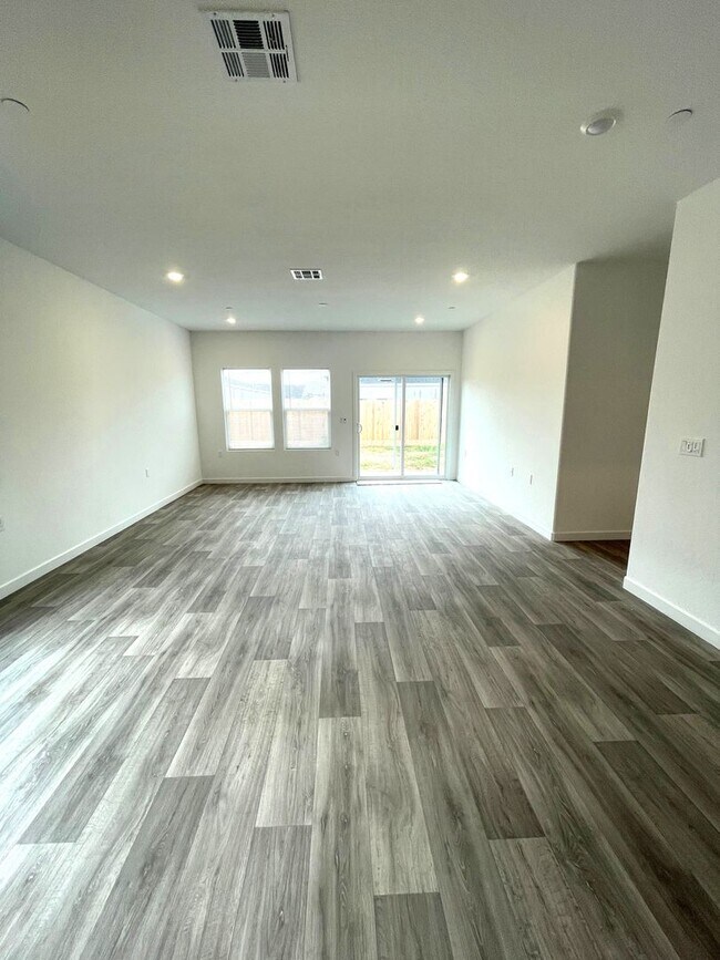 Building Photo - Stunning 3-Bed, 2-Bath Lennar Home in Fresno – Your Dream Home Awaits!