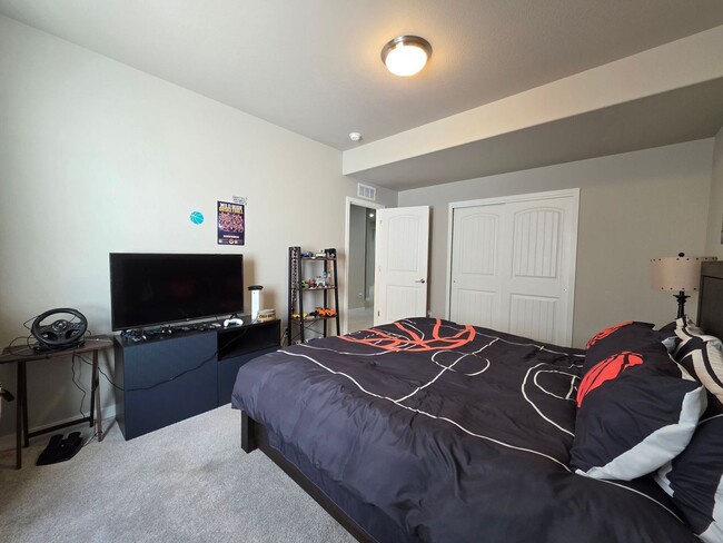 Building Photo - 5 Bed 4 Bath Home In Flying Horse North!!
