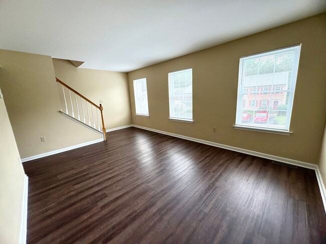 Building Photo - 3 Bedroom 1.5 Bathroom in Elizabethtown!