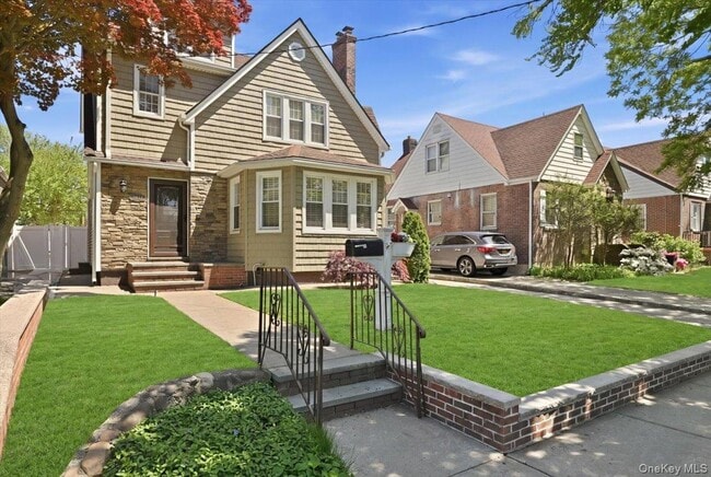 Building Photo - 38-11-38205 205th St