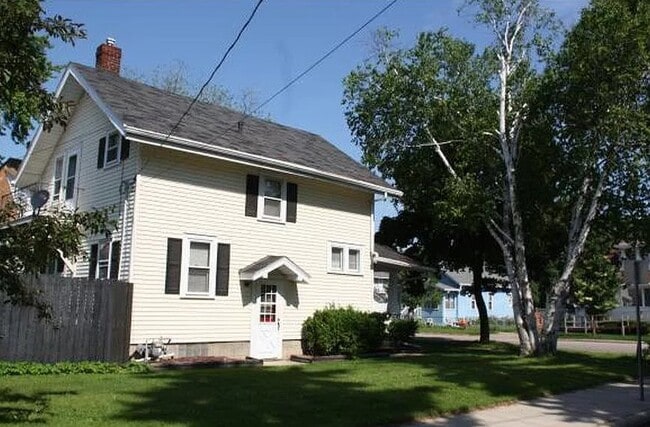 Building Photo - 325 W Spring St