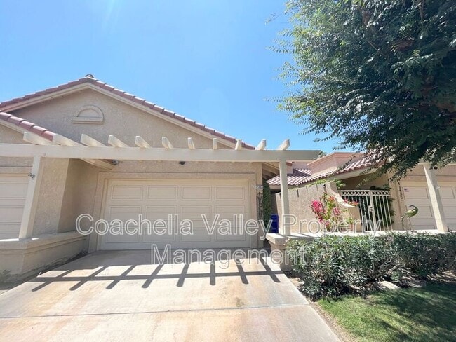 Building Photo - 41469 Woodhaven Dr W