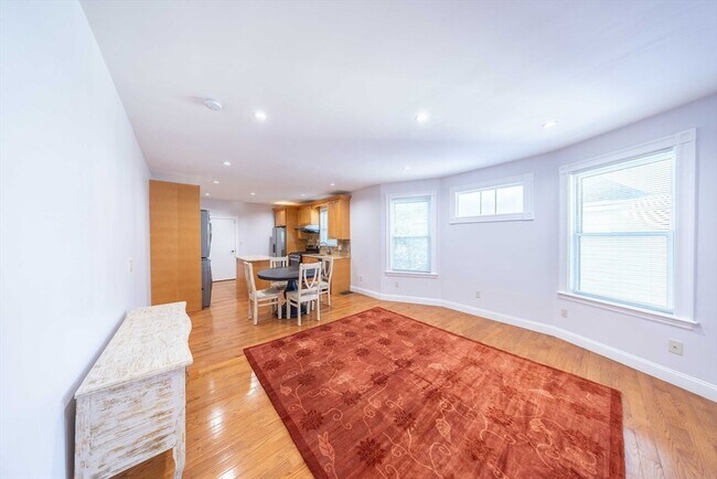 Building Photo - 7 Alcott St