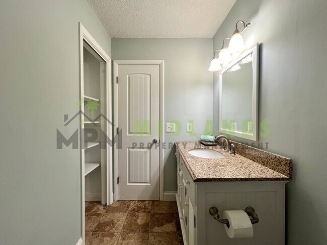 Building Photo - 201 Mariners Row