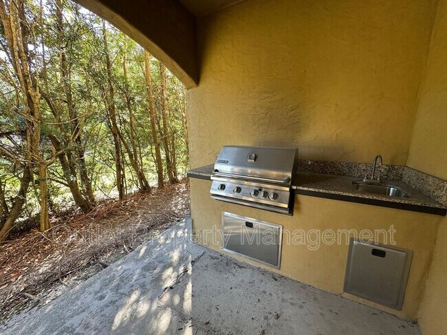 Building Photo - 2005 Baylarian Blvd