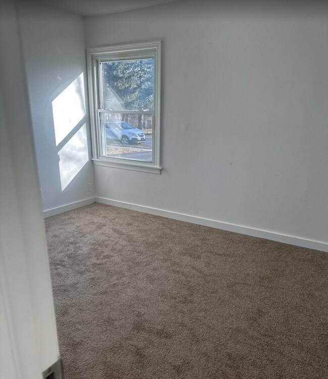 Building Photo - 637 Cosler Dr