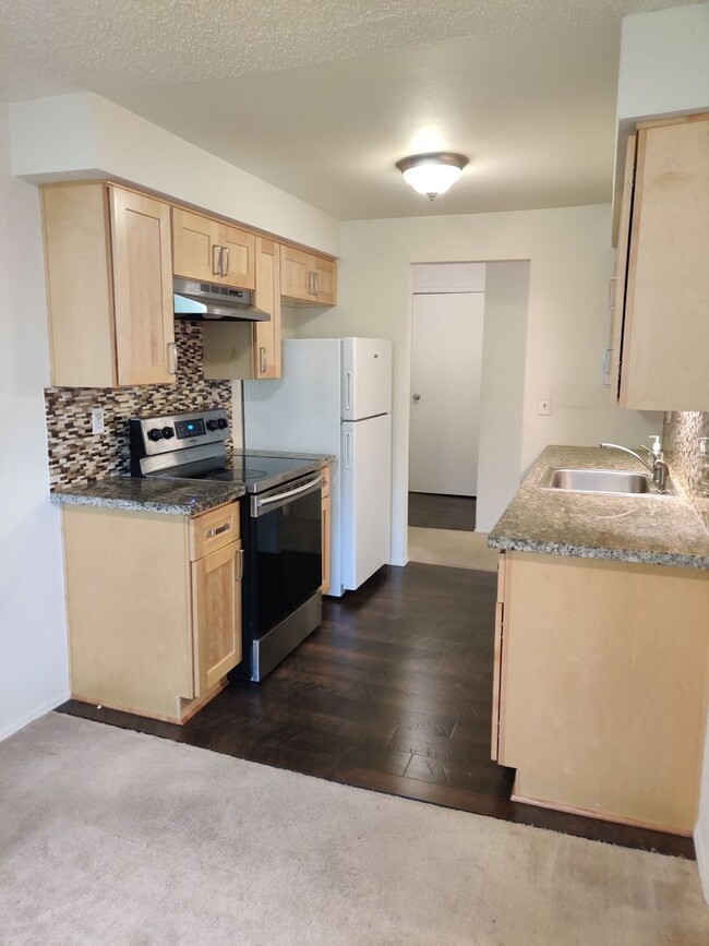 Building Photo - Great Lake Sammamish condo