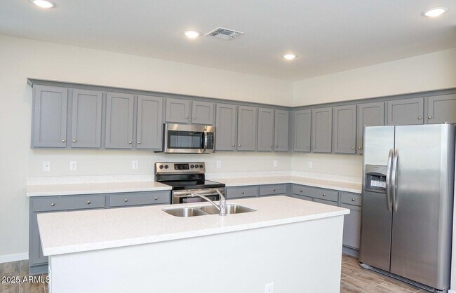 Building Photo - 15835 N 65th Ave