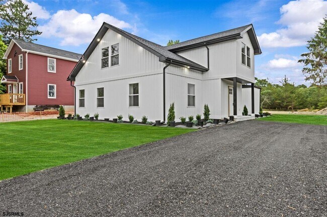 Building Photo - 1301 3rd Ter