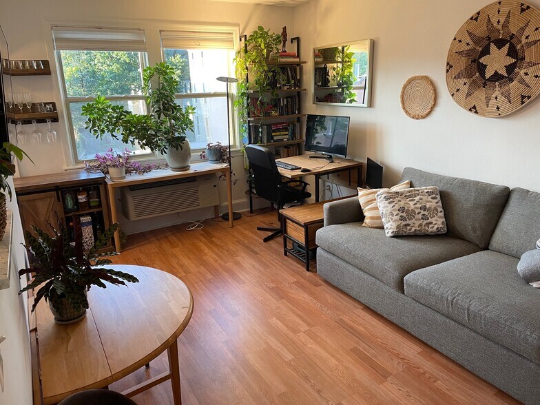 Living room (with different furniture) - 1363 K St SE