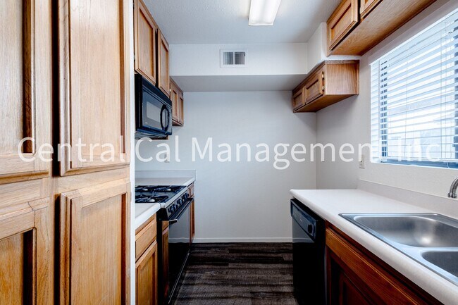 Building Photo - 8404 Laborough Dr