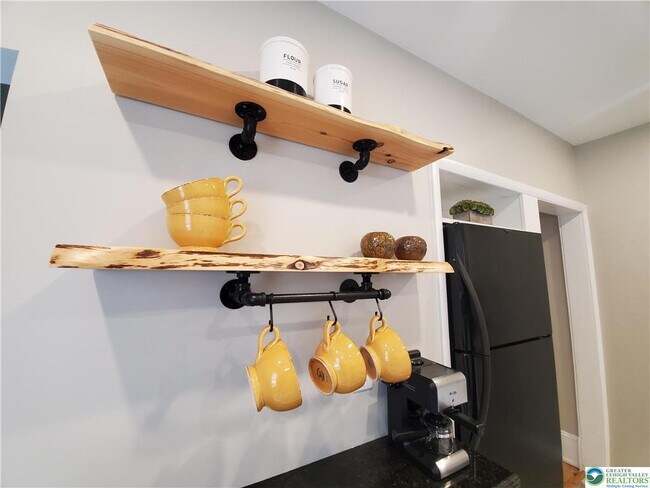 Building Photo - 628 Coal St