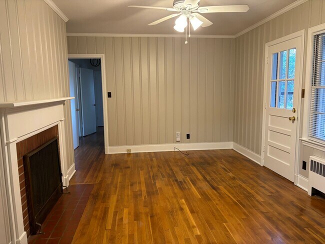 Building Photo - Hamilton Lakes Park Area 3 BR in Grimsley HS District