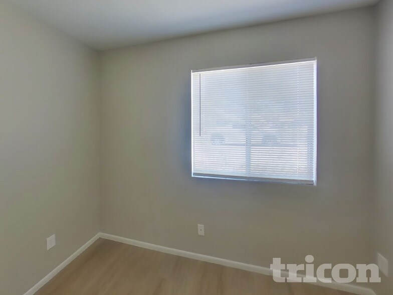 Building Photo - 10921 W Turney Ave