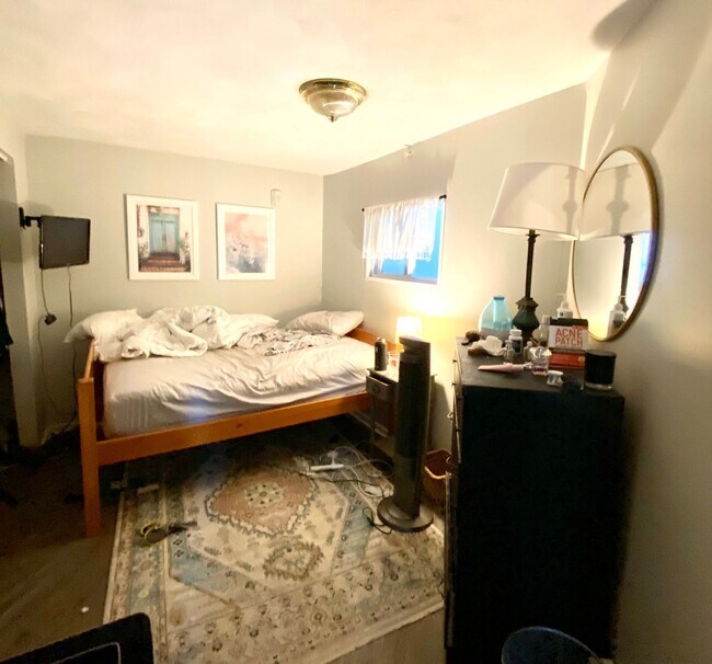 Interior Photo - 151-153 Meridian