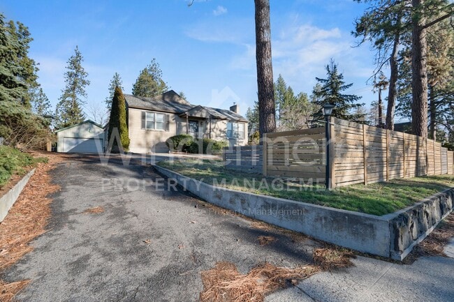 Building Photo - South Hill Charm