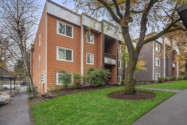 Building Photo - Kirkland 2BR Condo Near Waterfront, Shops & Trails, 2 parking spaces