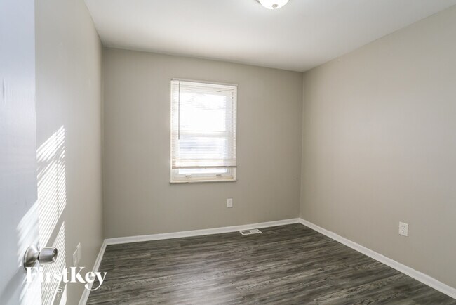 Building Photo - 3468 Simmons Dr