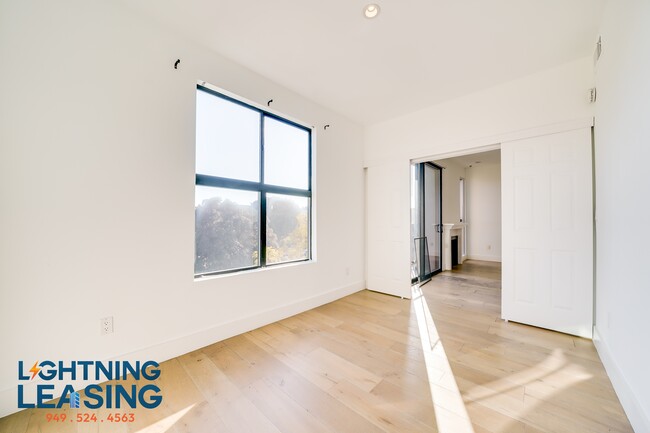 Building Photo - 8811-8813 Burton Way