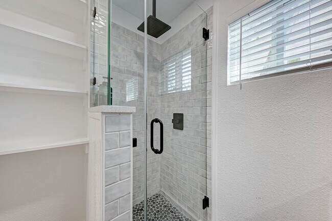 Building Photo - For Lease – Fully Furnished Studio Near UT