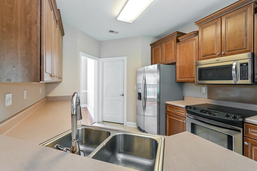 Building Photo - 4869 Rosebrook Cir E